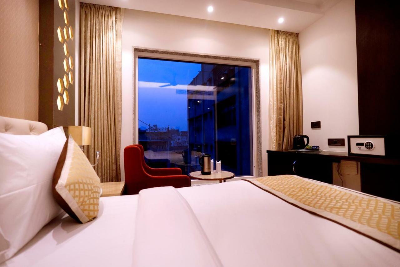 โรงแรมริตซ์ นิวเดลี ภายนอก รูปภาพ