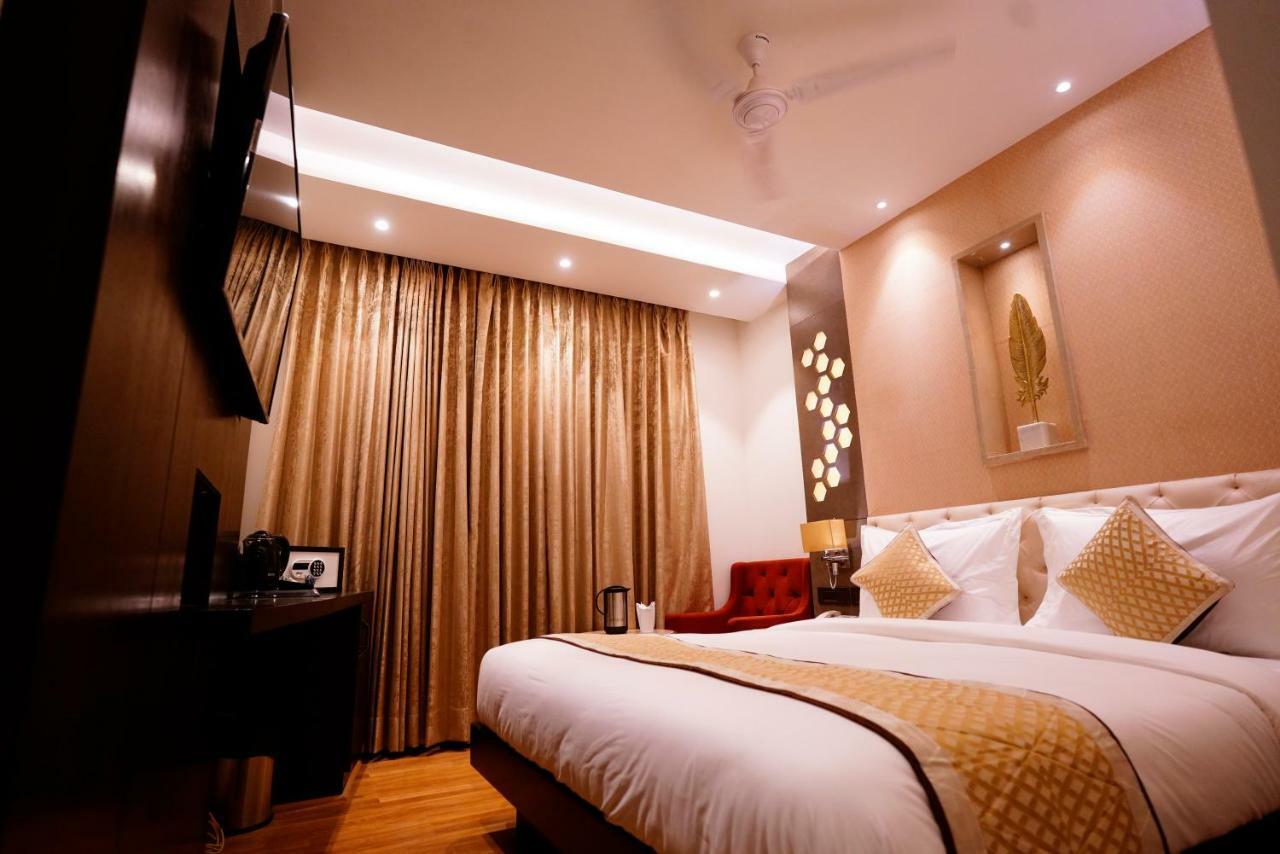 โรงแรมริตซ์ นิวเดลี ภายนอก รูปภาพ