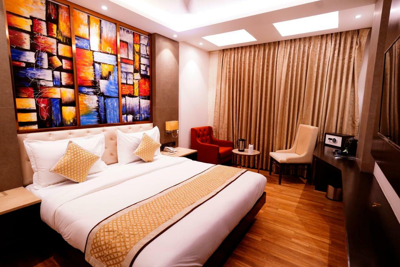 โรงแรมริตซ์ นิวเดลี ภายนอก รูปภาพ